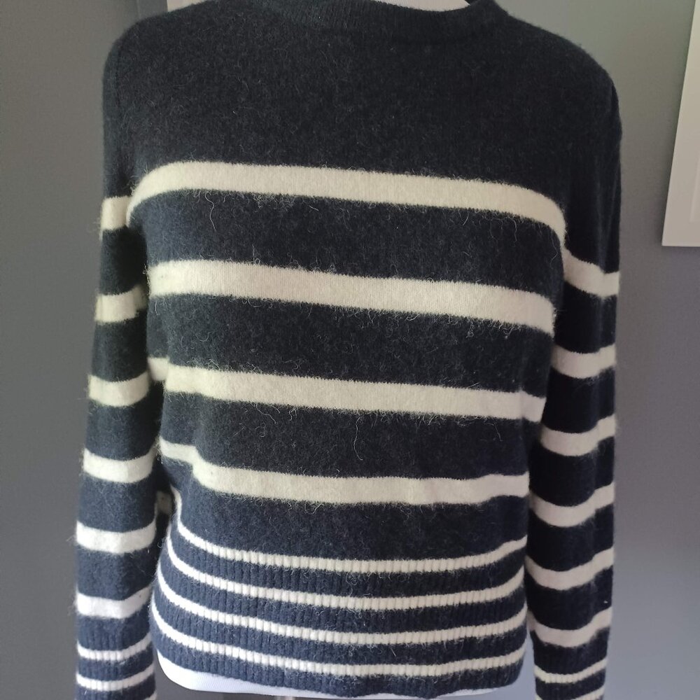 Banana Republic Navy & Cream Stripe sweater - size L
